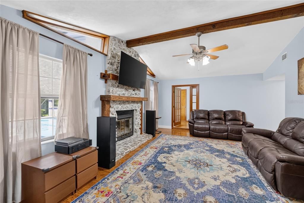 For Sale: $399,000 (3 beds, 2 baths, 1869 Square Feet)
