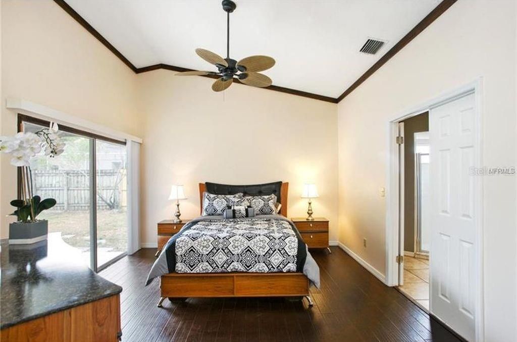 For Rent: $2,295 (3 beds, 2 baths, 1695 Square Feet)