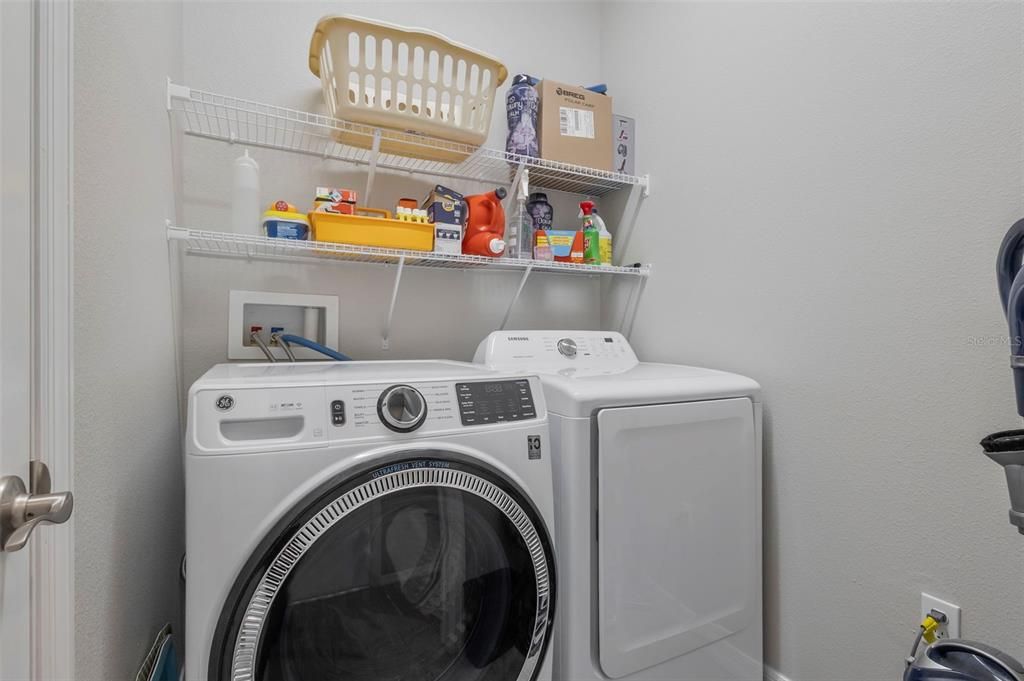 На продажу: $410,000 (4 спален, 2 ванн, 1756 Квадратных фут)