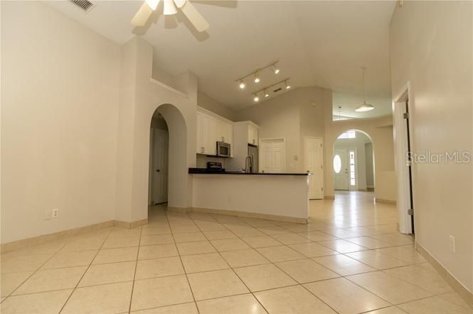 For Rent: $2,300 (3 beds, 2 baths, 1642 Square Feet)