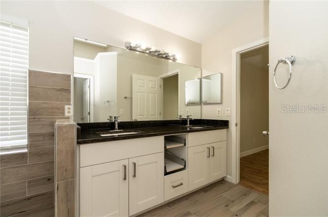 For Rent: $2,300 (3 beds, 2 baths, 1642 Square Feet)