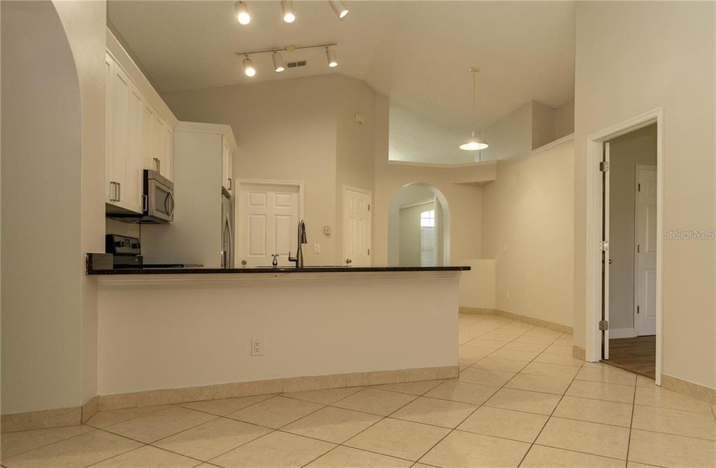 For Rent: $2,300 (3 beds, 2 baths, 1642 Square Feet)