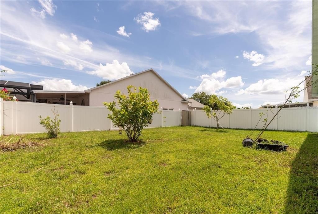 For Rent: $2,300 (3 beds, 2 baths, 1642 Square Feet)