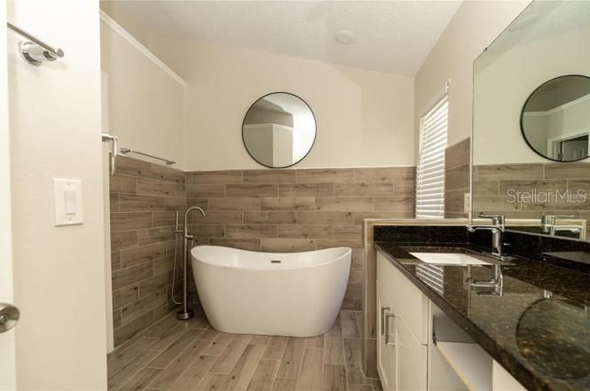 For Rent: $2,300 (3 beds, 2 baths, 1642 Square Feet)