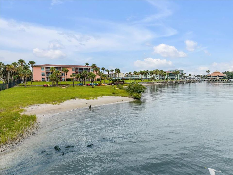 For Sale: $210,000 (2 beds, 2 baths, 1025 Square Feet)