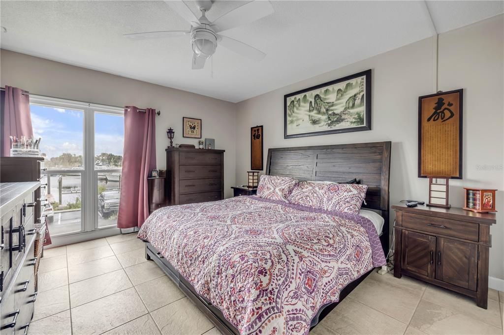 For Sale: $210,000 (2 beds, 2 baths, 1025 Square Feet)