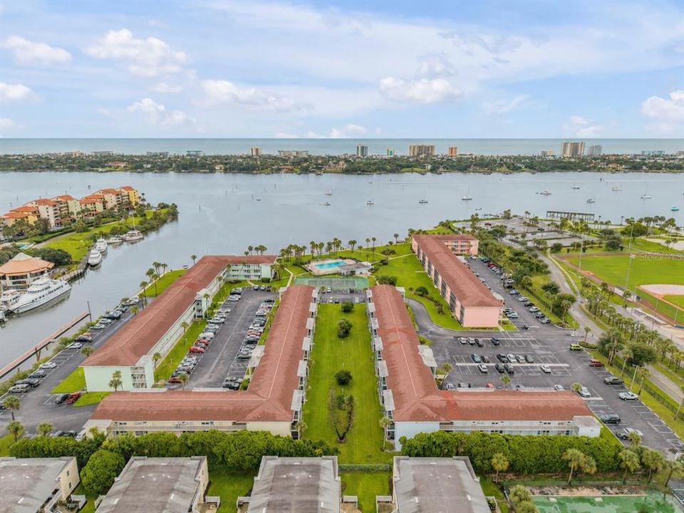 For Sale: $210,000 (2 beds, 2 baths, 1025 Square Feet)