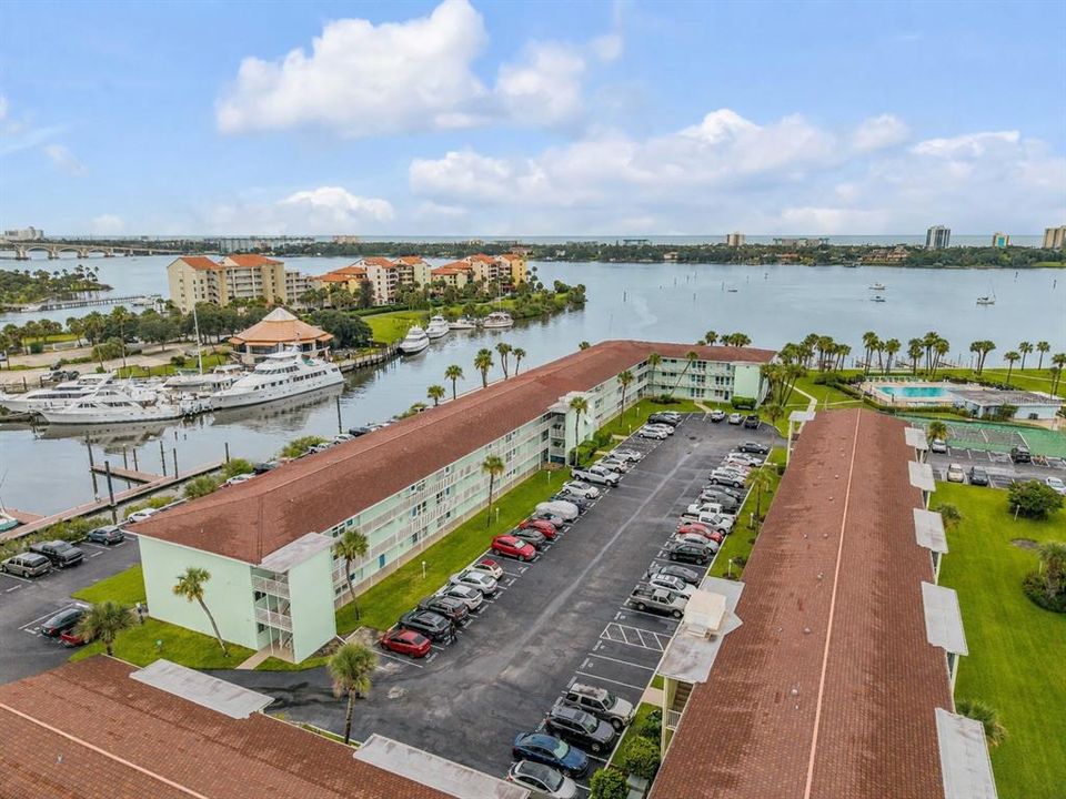 For Sale: $210,000 (2 beds, 2 baths, 1025 Square Feet)