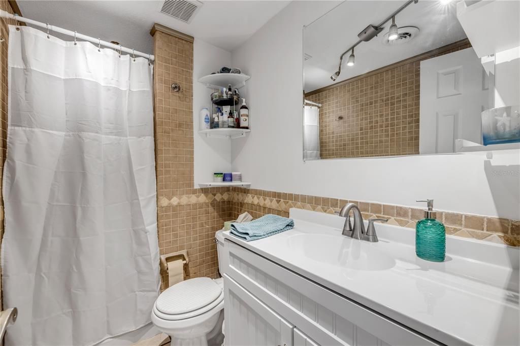 For Sale: $210,000 (2 beds, 2 baths, 1025 Square Feet)