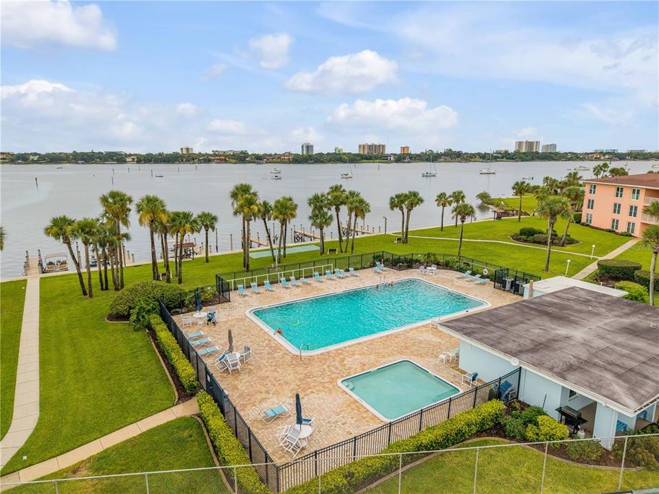 For Sale: $210,000 (2 beds, 2 baths, 1025 Square Feet)
