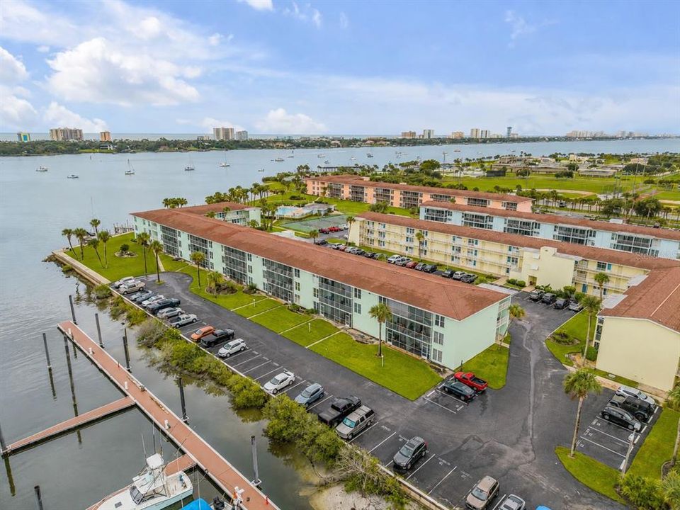 For Sale: $210,000 (2 beds, 2 baths, 1025 Square Feet)