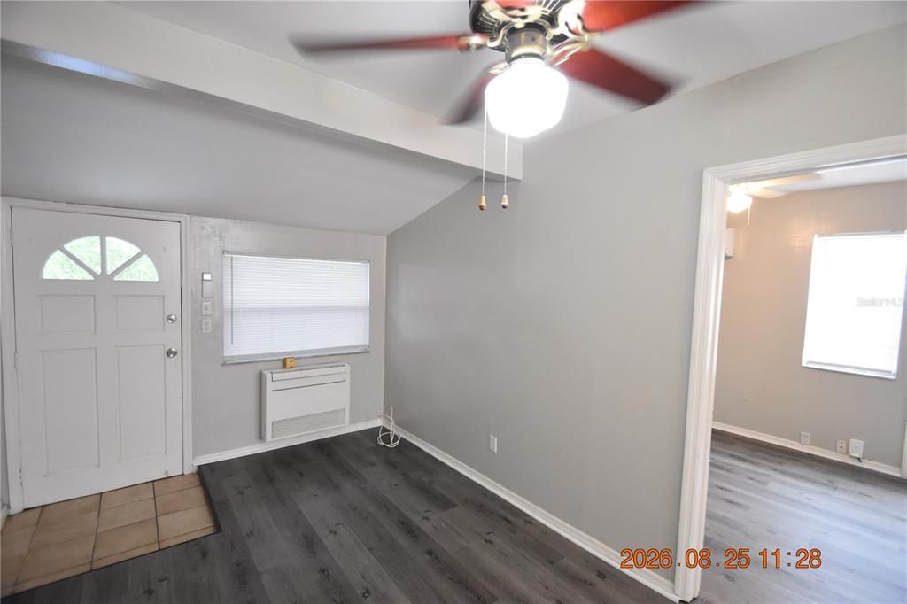 For Rent: $1,350 (1 beds, 1 baths, 405 Square Feet)