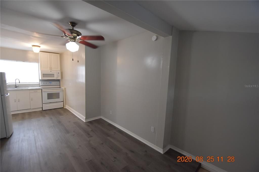 For Rent: $1,350 (1 beds, 1 baths, 405 Square Feet)