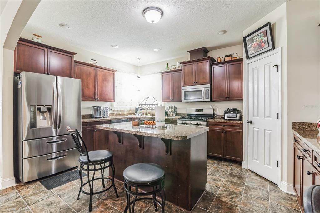 For Sale: $1,080,000 (4 beds, 4 baths, 3389 Square Feet)
