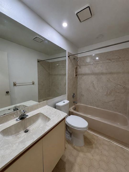 В аренду: $1,790 (2 спален, 2 ванн, 1080 Квадратных фут)