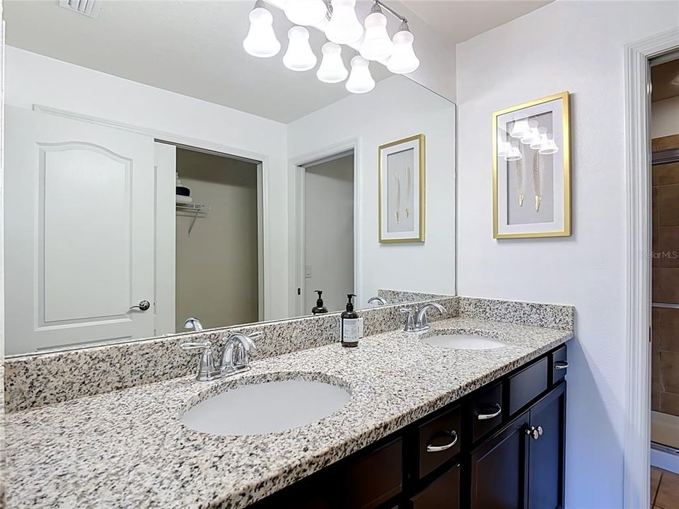 En Venta: $390,000 (5 camas, 4 baños, 2263 Pies cuadrados)