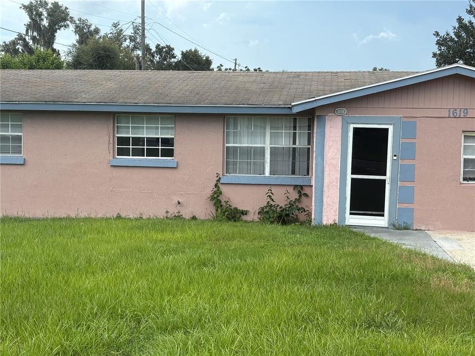For Sale: $235,000 (4 beds, 1 baths, 864 Square Feet)