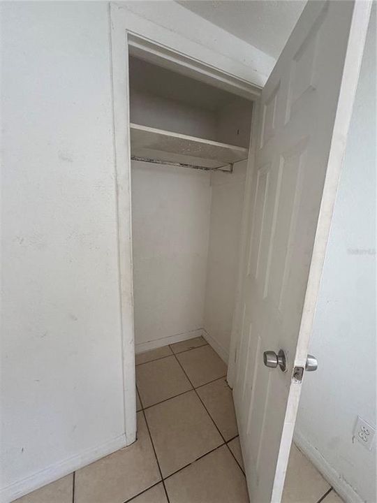For Sale: $235,000 (4 beds, 1 baths, 864 Square Feet)