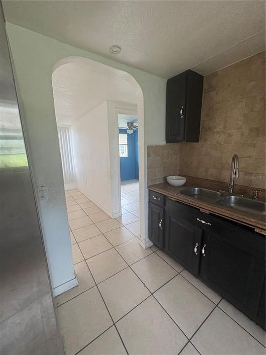 For Sale: $235,000 (4 beds, 1 baths, 864 Square Feet)