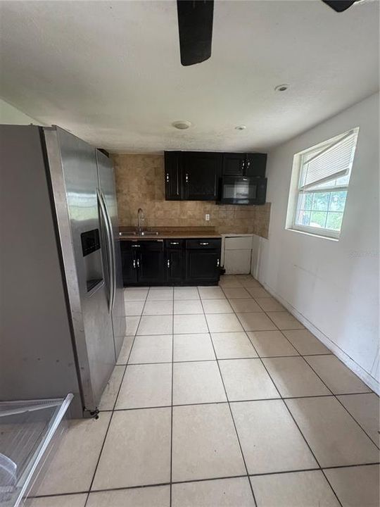 For Sale: $235,000 (4 beds, 1 baths, 864 Square Feet)
