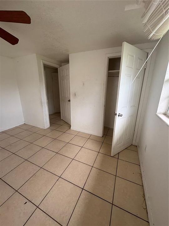 For Sale: $235,000 (4 beds, 1 baths, 864 Square Feet)