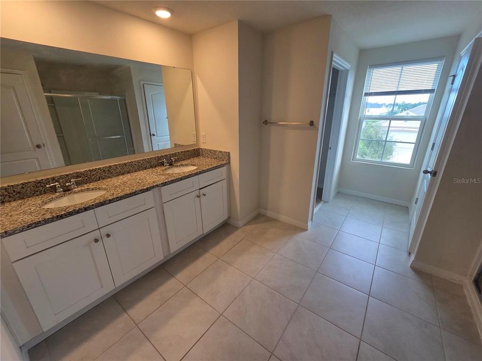 For Rent: $2,500 (4 beds, 3 baths, 2736 Square Feet)