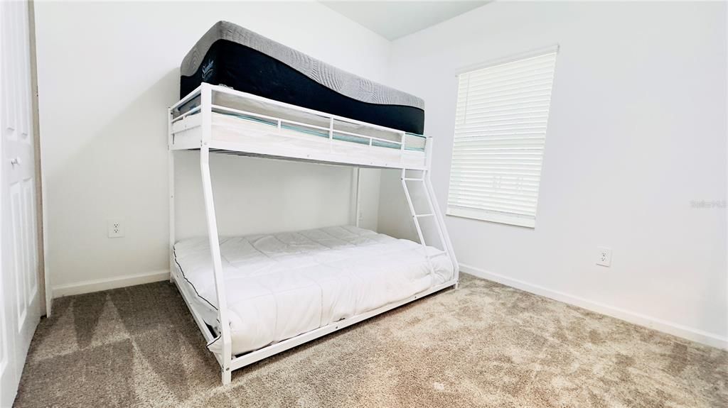 For Rent: $2,000 (3 beds, 2 baths, 1888 Square Feet)