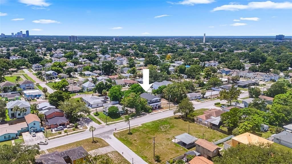 For Rent: $6,800 (6 beds, 5 baths, 2517 Square Feet)