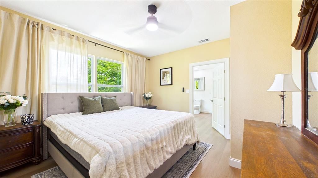 For Rent: $6,800 (6 beds, 5 baths, 2517 Square Feet)