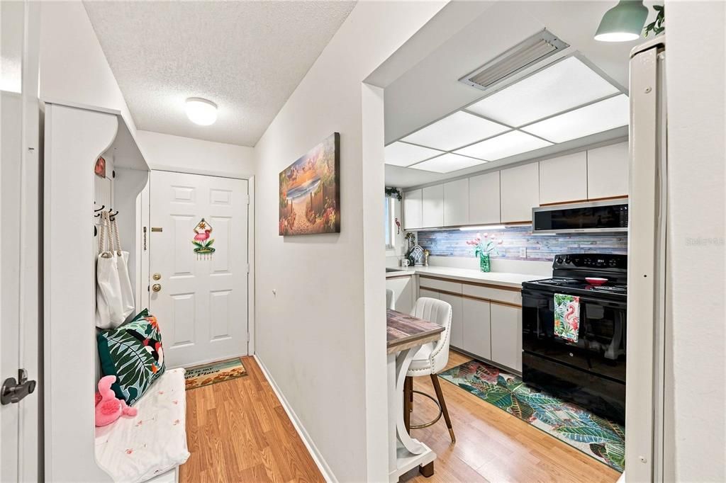 На продажу: $170,000 (2 спален, 2 ванн, 1004 Квадратных фут)