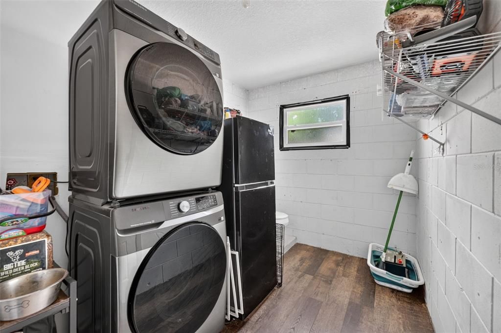 Activo con contrato: $239,000 (3 camas, 1 baños, 1300 Pies cuadrados)