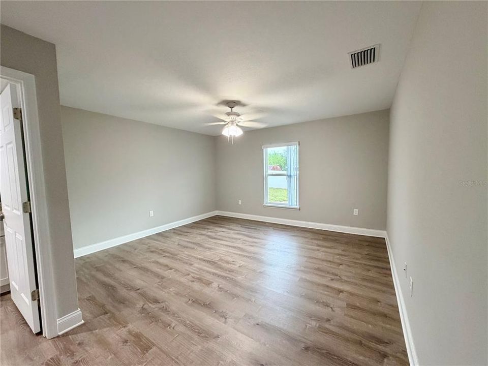For Sale: $269,900 (3 beds, 2 baths, 1317 Square Feet)