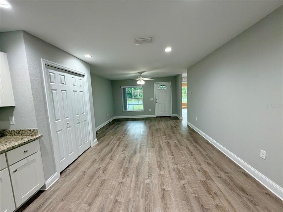 For Sale: $269,900 (3 beds, 2 baths, 1317 Square Feet)