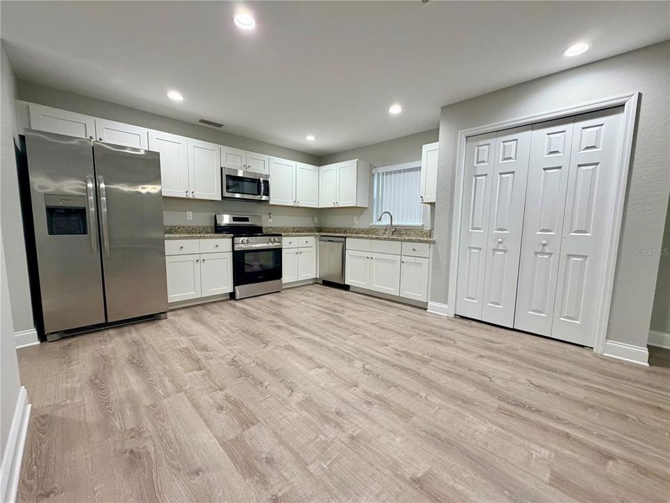 For Sale: $269,900 (3 beds, 2 baths, 1317 Square Feet)