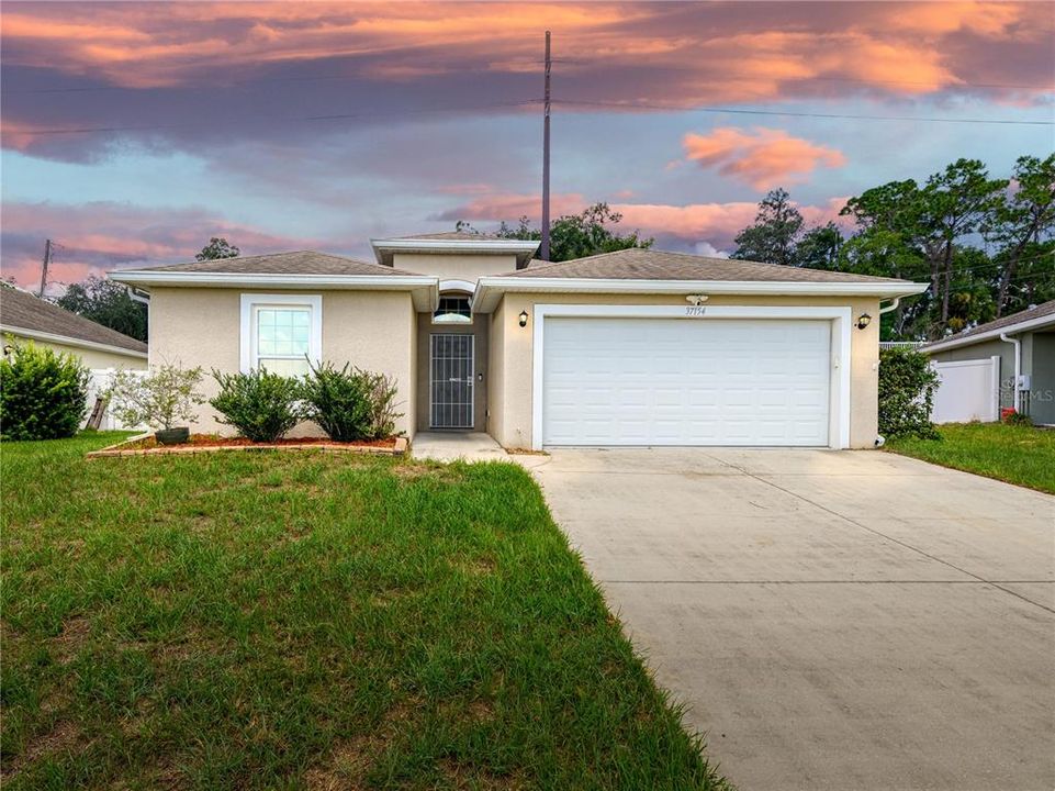 En Venta: $265,000 (3 camas, 2 baños, 1370 Pies cuadrados)