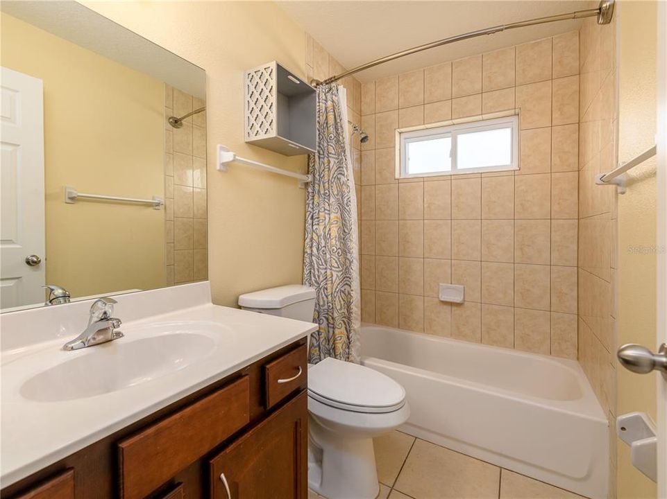 En Venta: $265,000 (3 camas, 2 baños, 1370 Pies cuadrados)