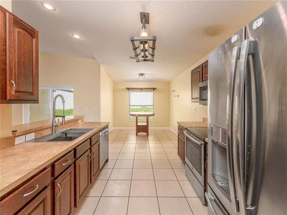 En Venta: $265,000 (3 camas, 2 baños, 1370 Pies cuadrados)