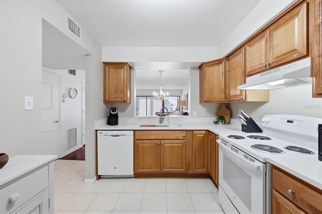 В аренду: $1,950 (2 спален, 2 ванн, 1065 Квадратных фут)
