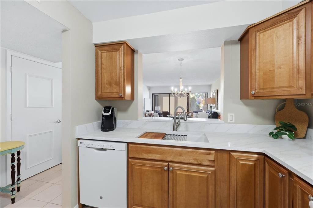 В аренду: $1,950 (2 спален, 2 ванн, 1065 Квадратных фут)