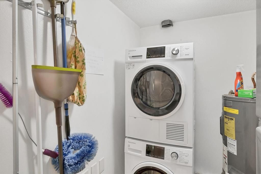 В аренду: $1,950 (2 спален, 2 ванн, 1065 Квадратных фут)