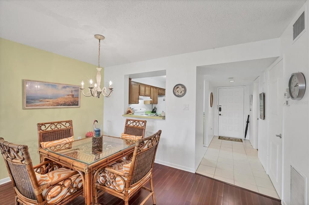В аренду: $1,950 (2 спален, 2 ванн, 1065 Квадратных фут)