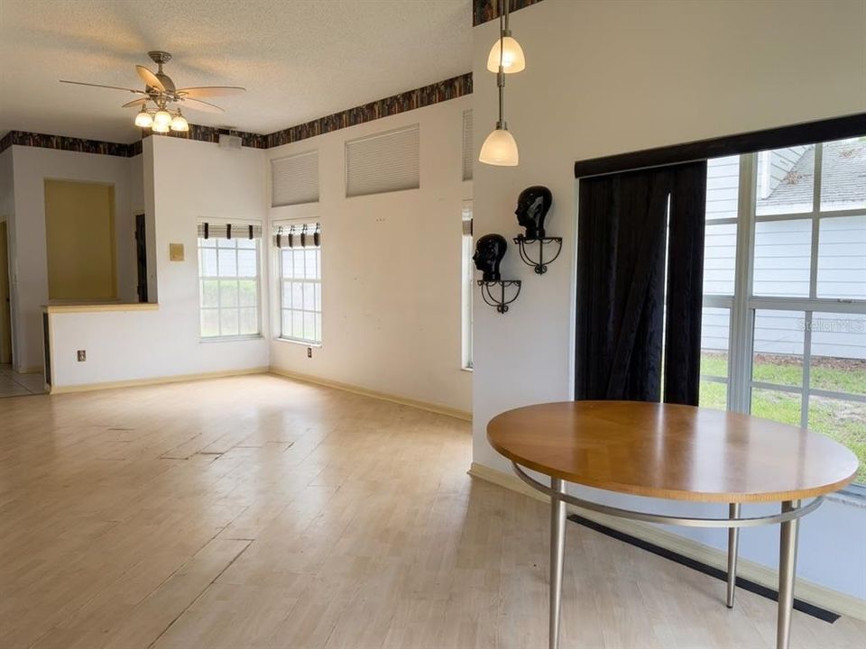 En Venta: $310,000 (3 camas, 2 baños, 1387 Pies cuadrados)