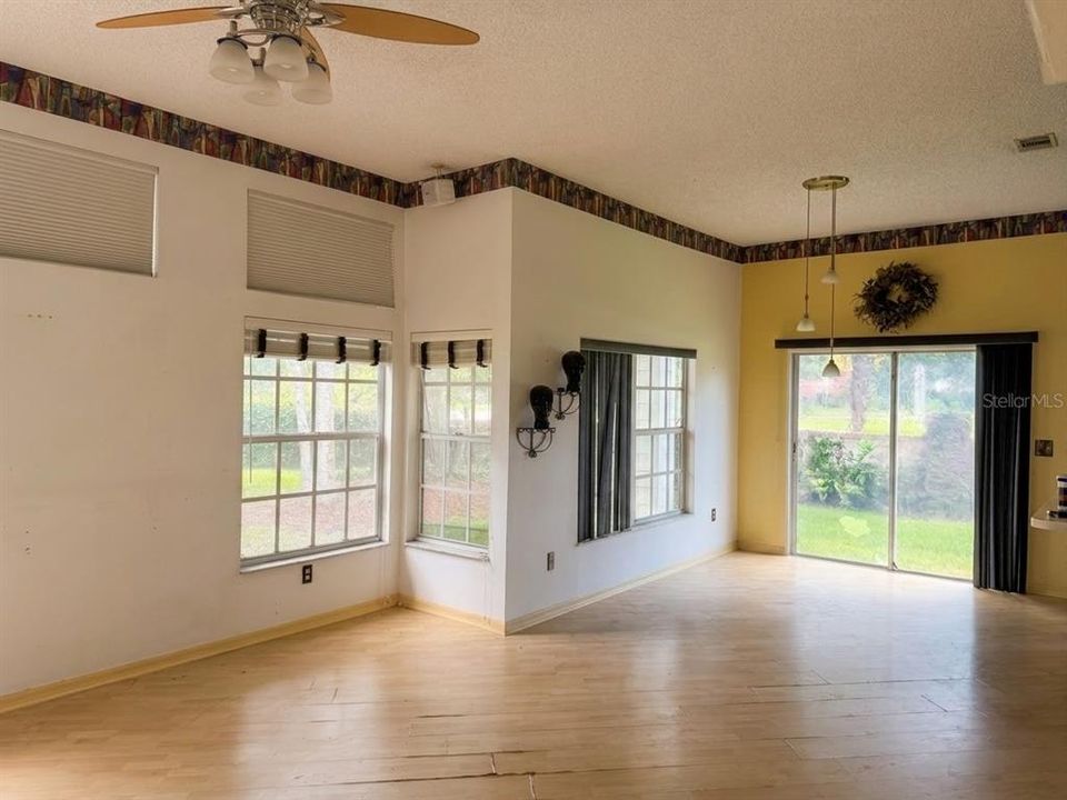 En Venta: $310,000 (3 camas, 2 baños, 1387 Pies cuadrados)