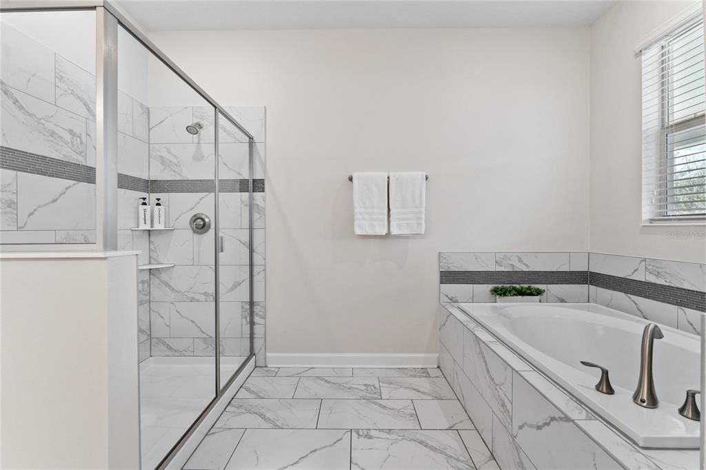 En Venta: $649,000 (8 camas, 5 baños, 3909 Pies cuadrados)