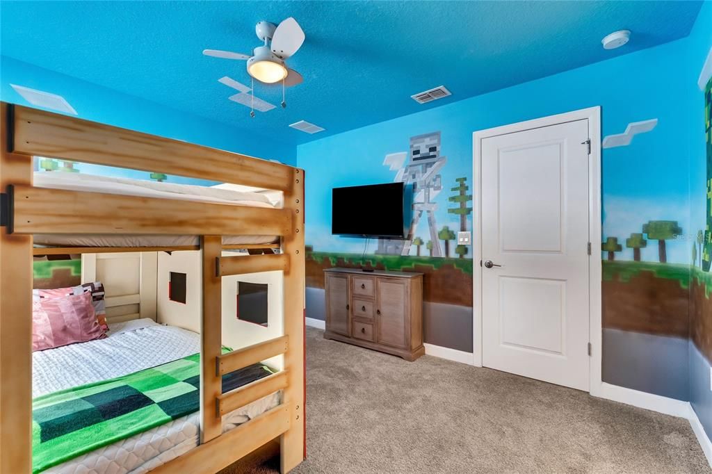 En Venta: $649,000 (8 camas, 5 baños, 3909 Pies cuadrados)