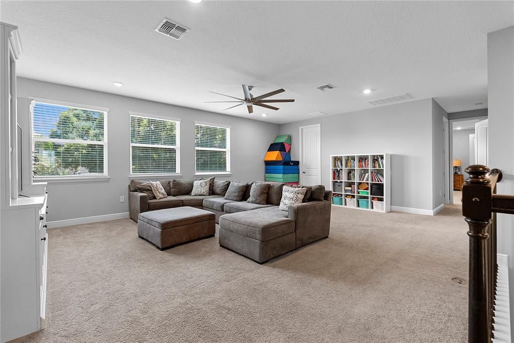 For Sale: $1,350,000 (5 beds, 4 baths, 4307 Square Feet)