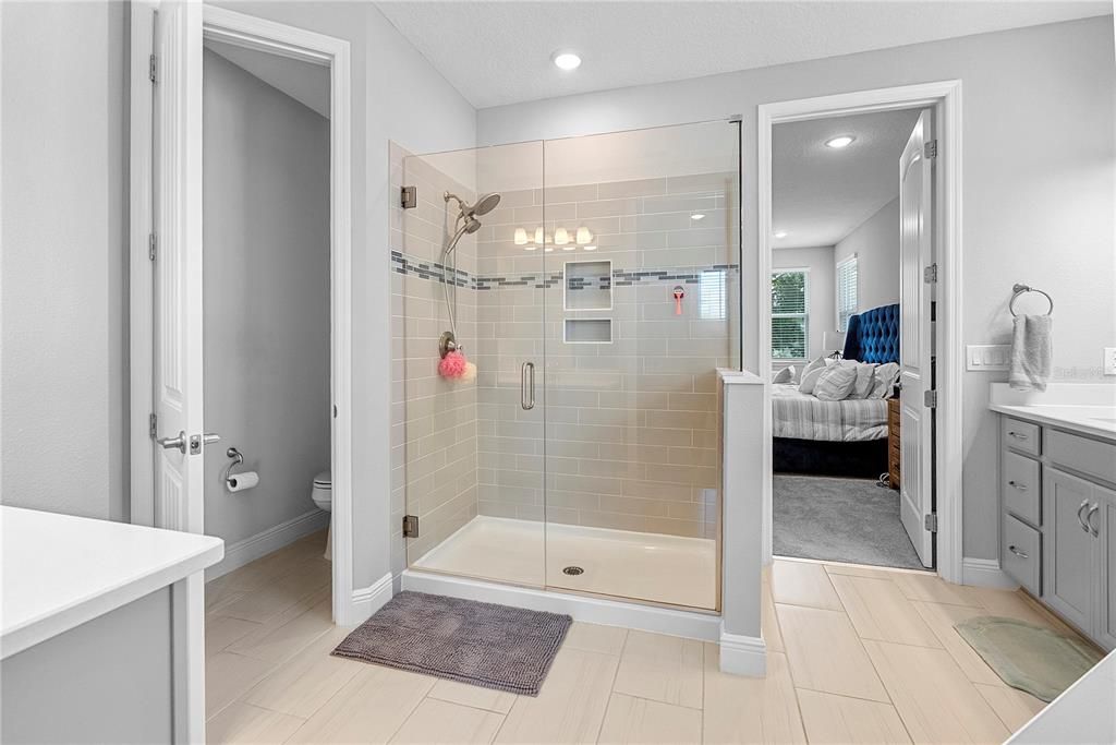 For Sale: $1,350,000 (5 beds, 4 baths, 4307 Square Feet)