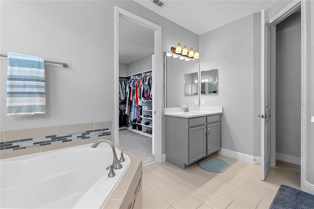 For Sale: $1,350,000 (5 beds, 4 baths, 4307 Square Feet)