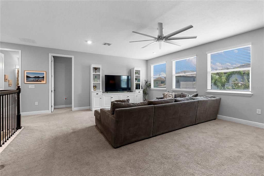 For Sale: $1,350,000 (5 beds, 4 baths, 4307 Square Feet)