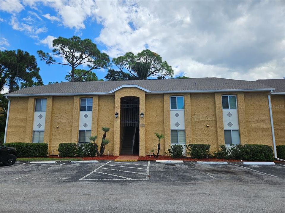 For Sale: $185,000 (2 beds, 2 baths, 1049 Square Feet)